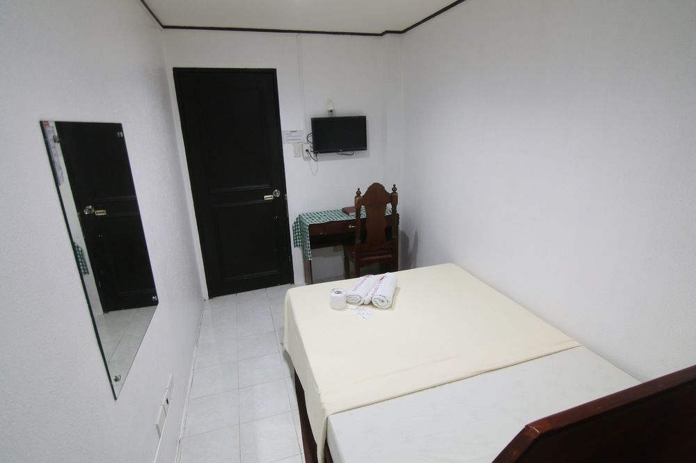 Hotel Juliano Manila Exteriör bild
